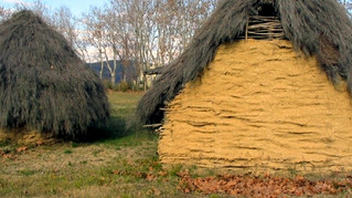 Historia de la arquitectura : Primeras estructuras y materiales.