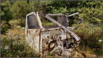 cabina de camión abandonada en cerca del río Trueba