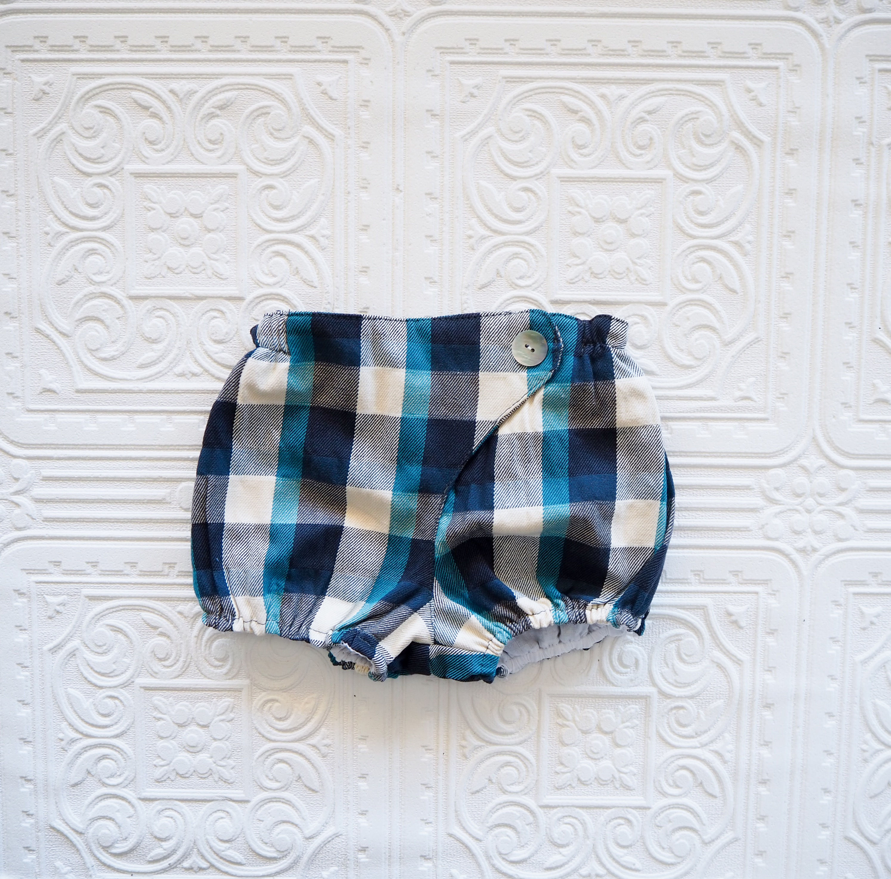 Buttoned Shorts in Navy Check