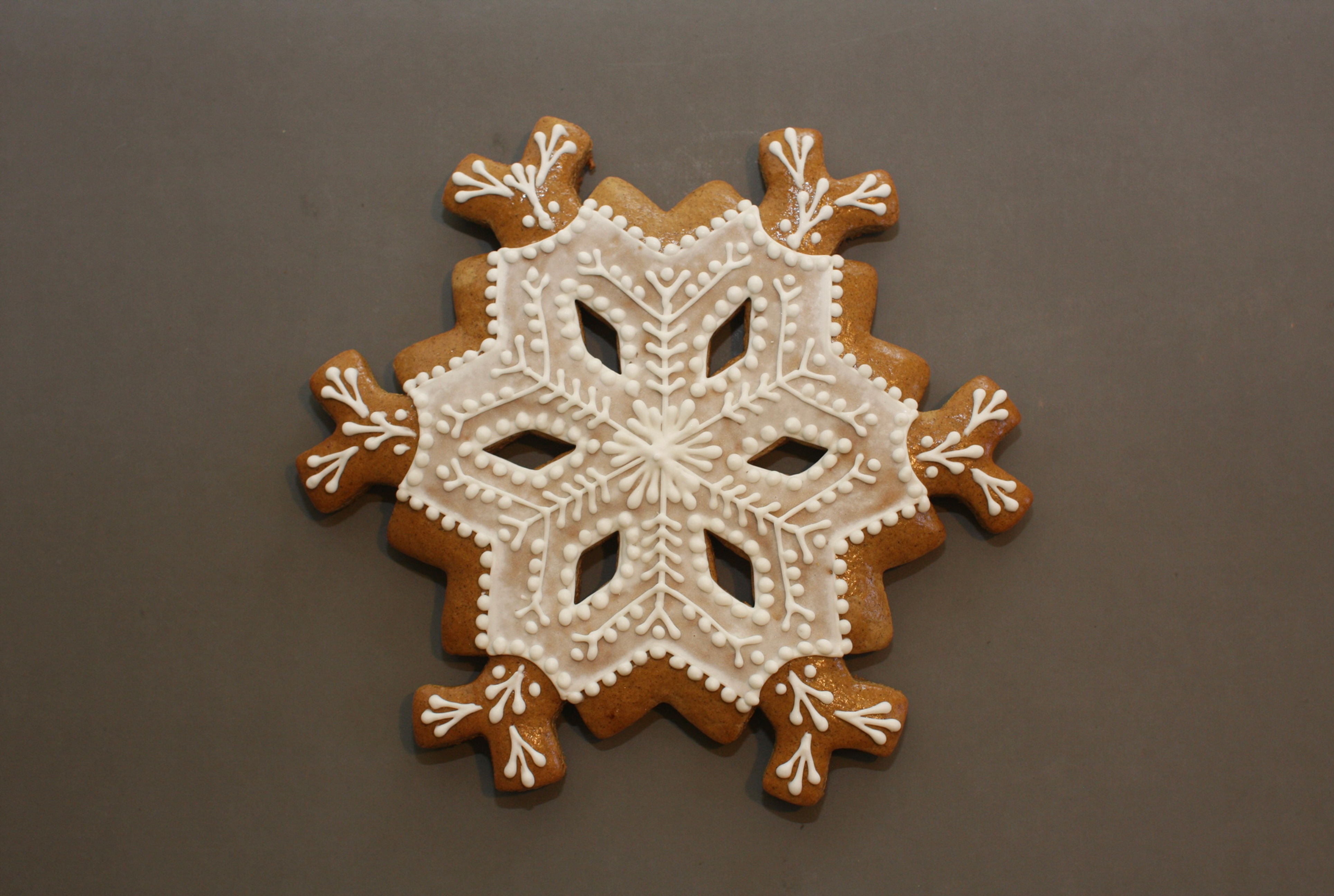 Big snowflake cookie A