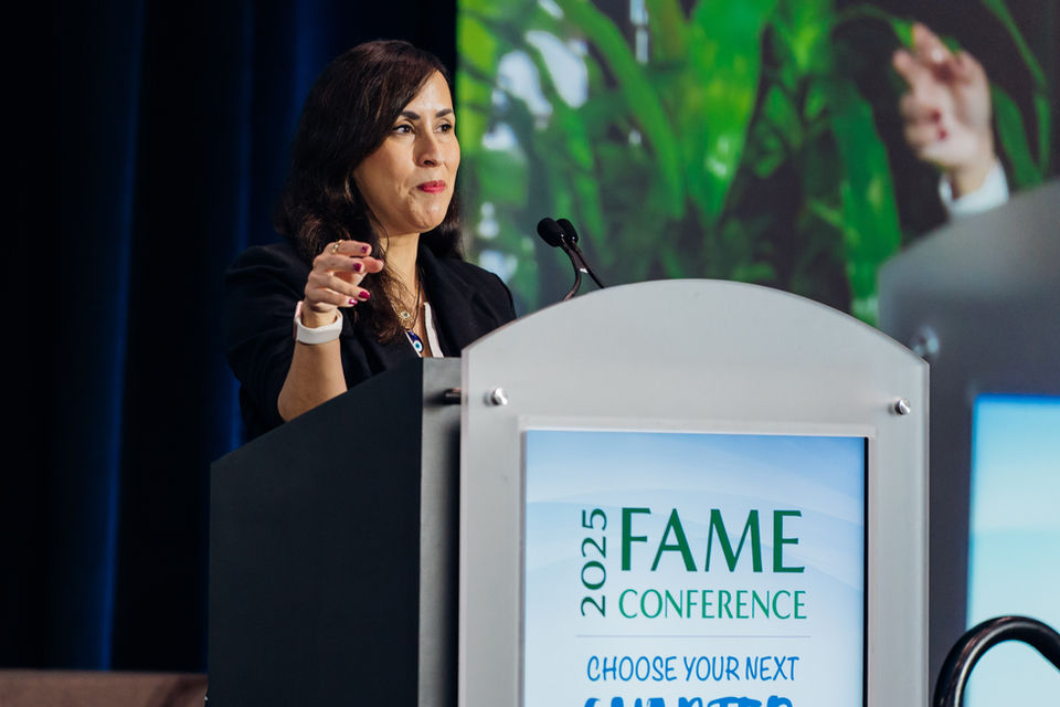 Tampa corporate event keynote speaker at business conference