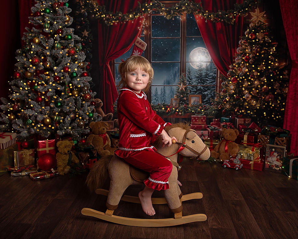 Festive family Christmas photoshoot in Crowborough, East Sussex.