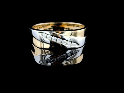 Yellow and white gold men’s diamond ring