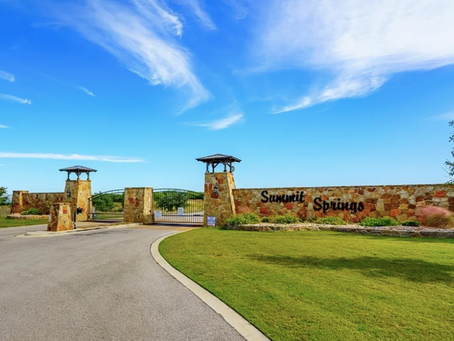 Neighborhood Spotlight - Summit Springs