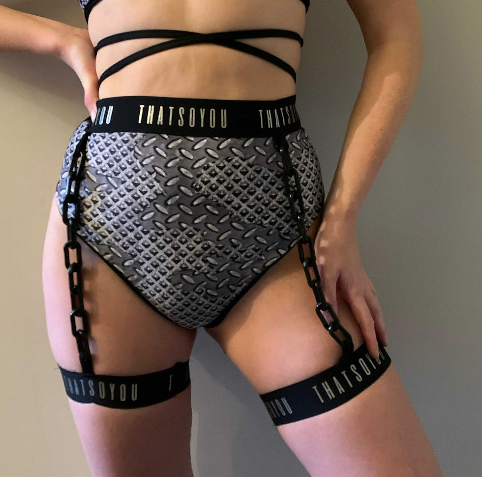 THATS SO.. SCANDALESS STEEL HOTPANTS