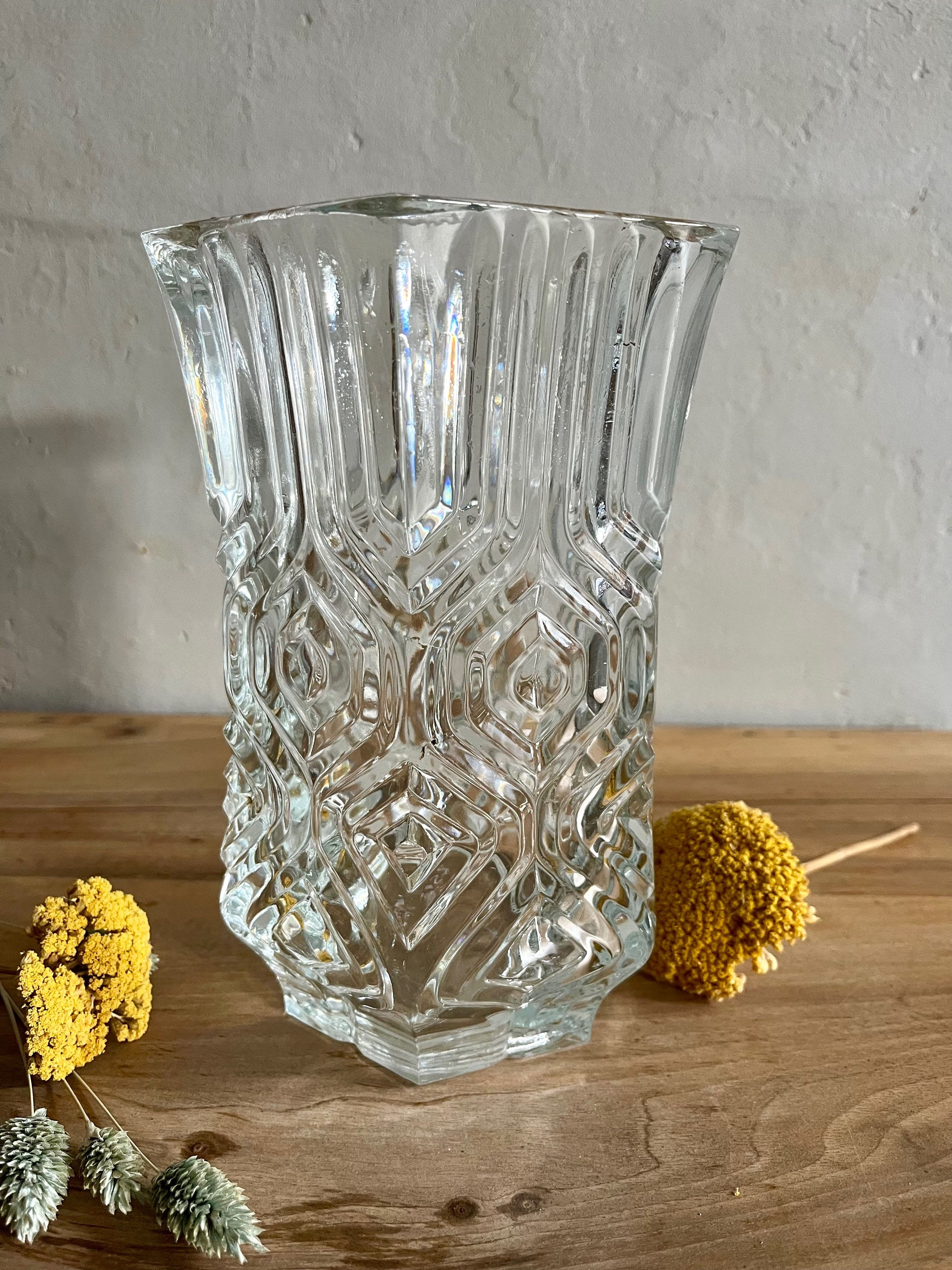 Vase en verre ciselé 