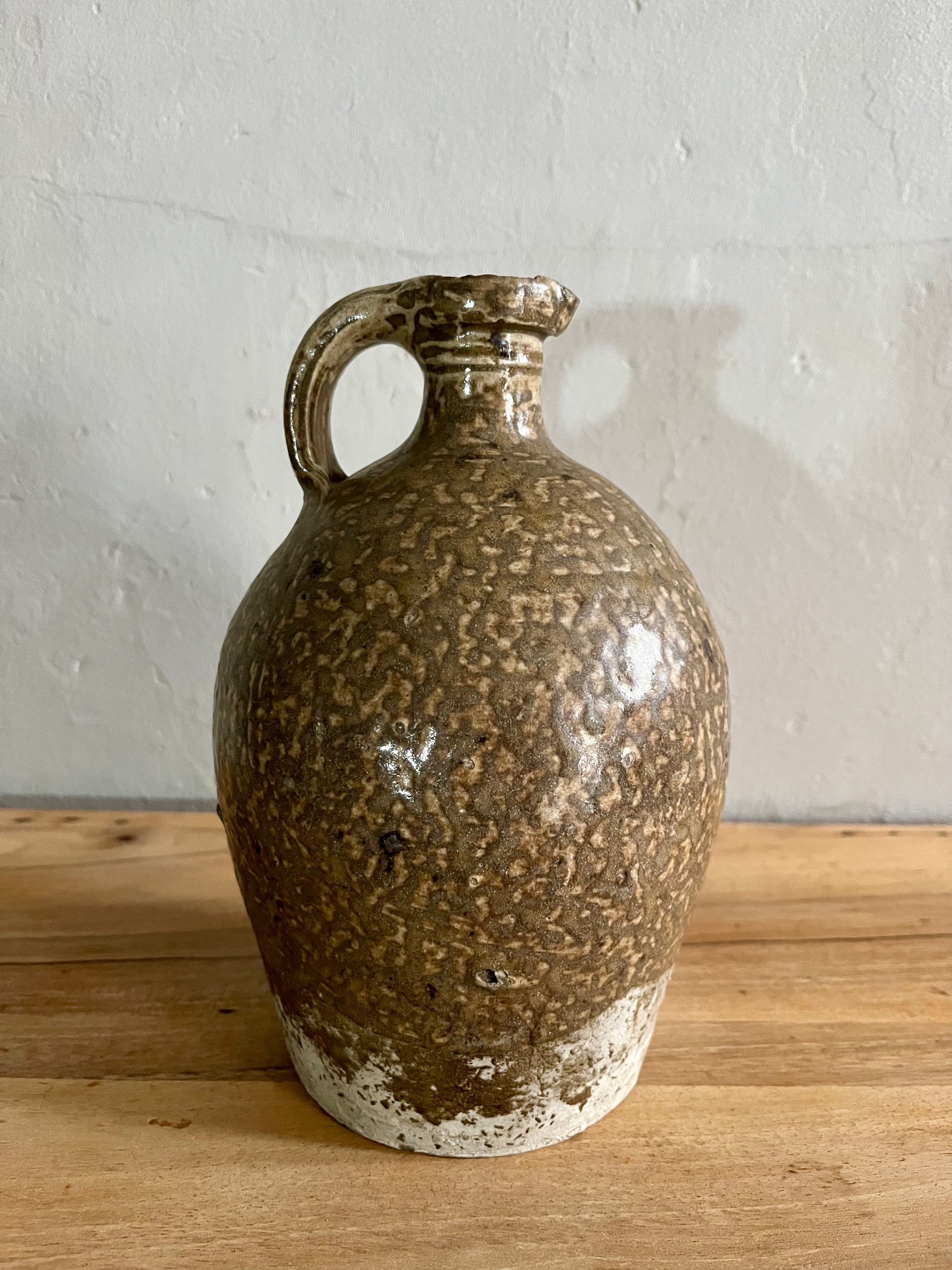 Ancienne cruche en terre 