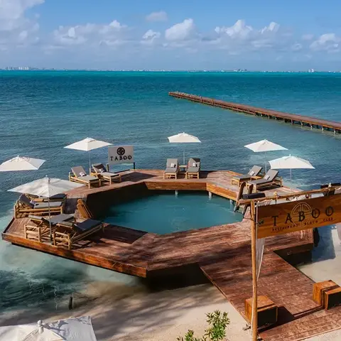 Muelle de Taboo Beach Club