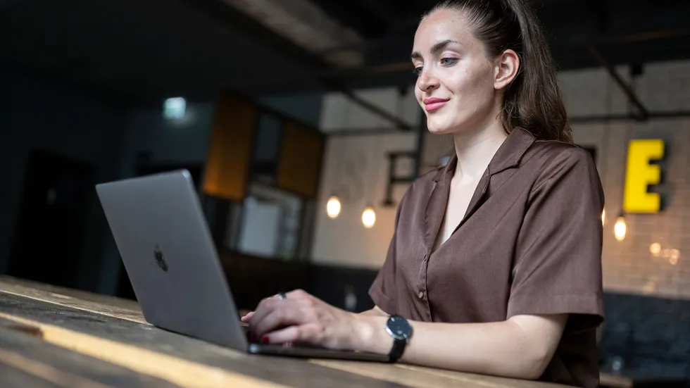 wie-start-up-gruenderinnen-huerden-ueberwinden-image-group (1).webp