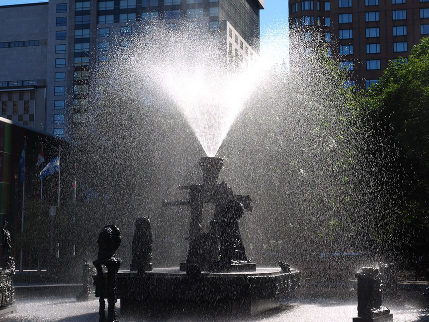 La Joute fountain by Jean-Paul Riopelle, Quartier des spectacles Montreal — Claude Gauthier photographer