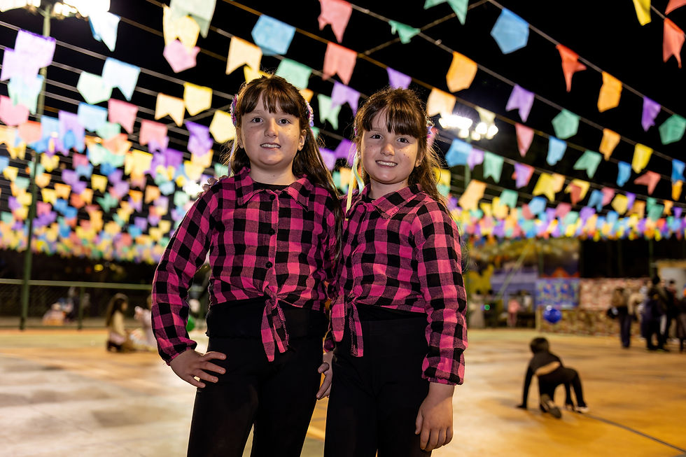 Vitória e Isadora Kumaira