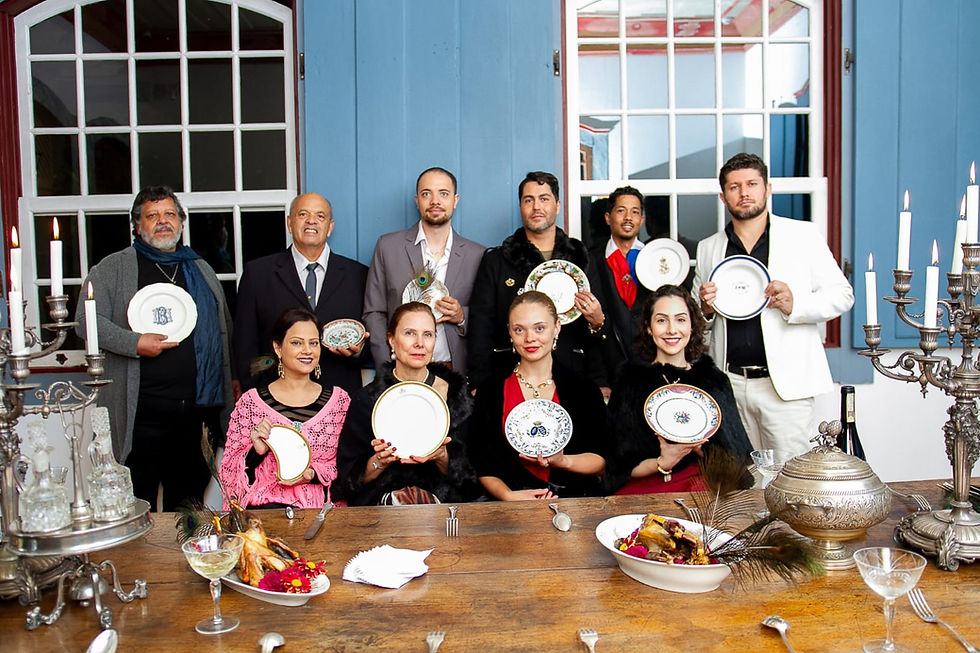 David Faria com os convidados e os pratos da nobreza