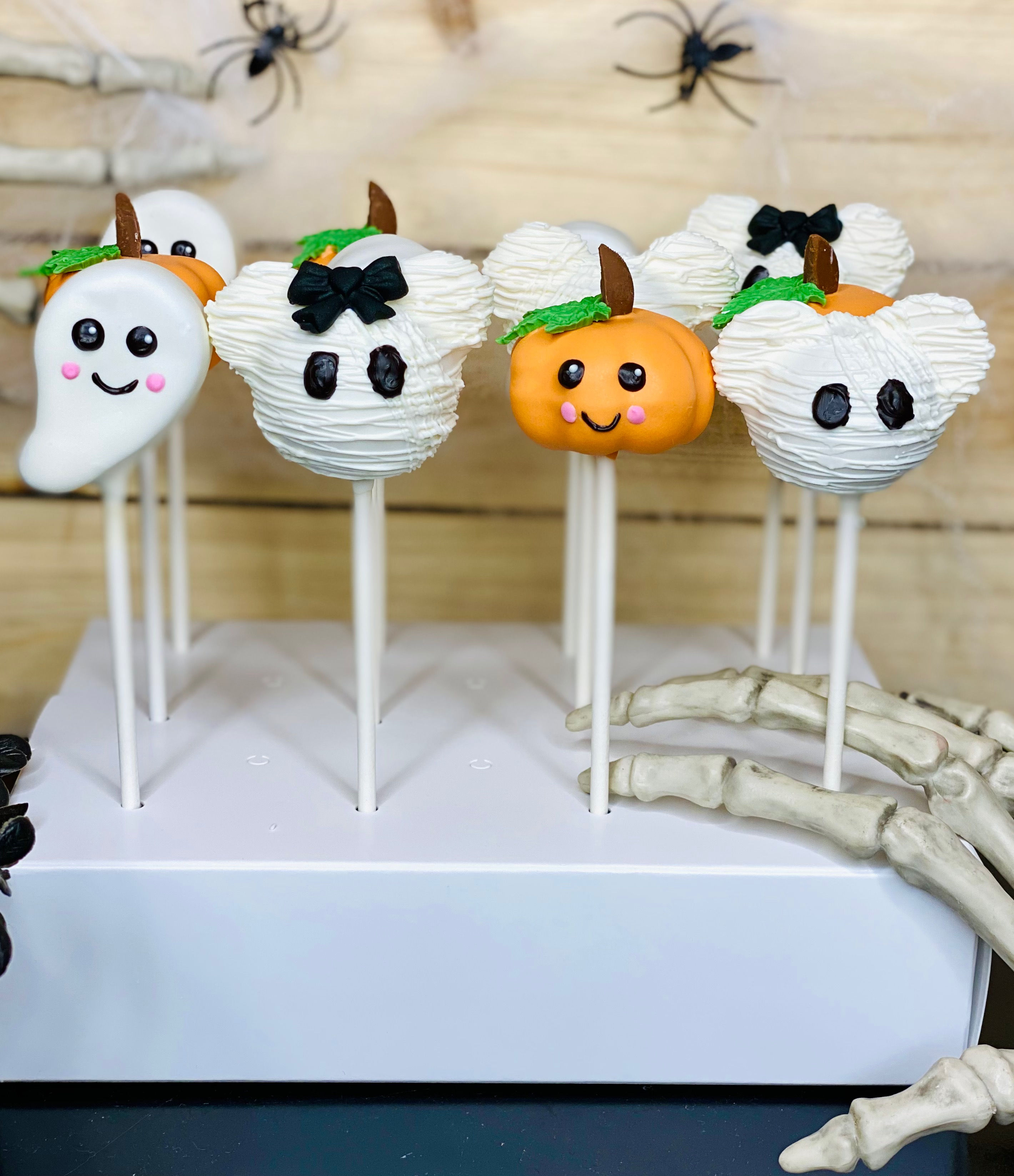 Halloween Mummy Mickey & Minnie Cakepops
