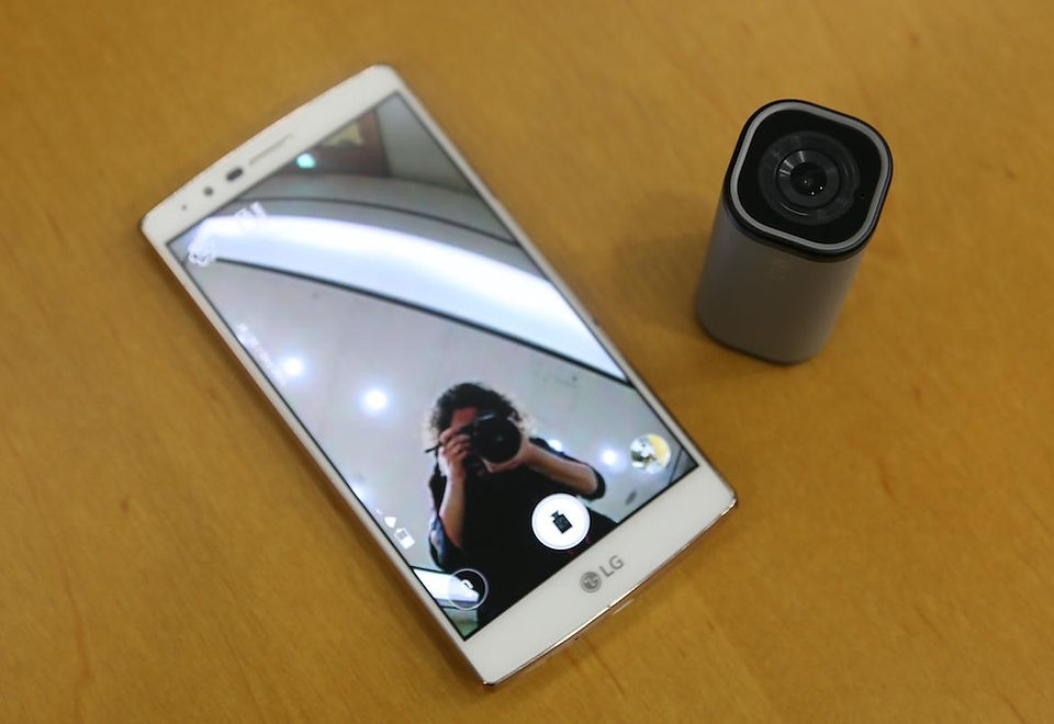 lg-action-camera-selfie