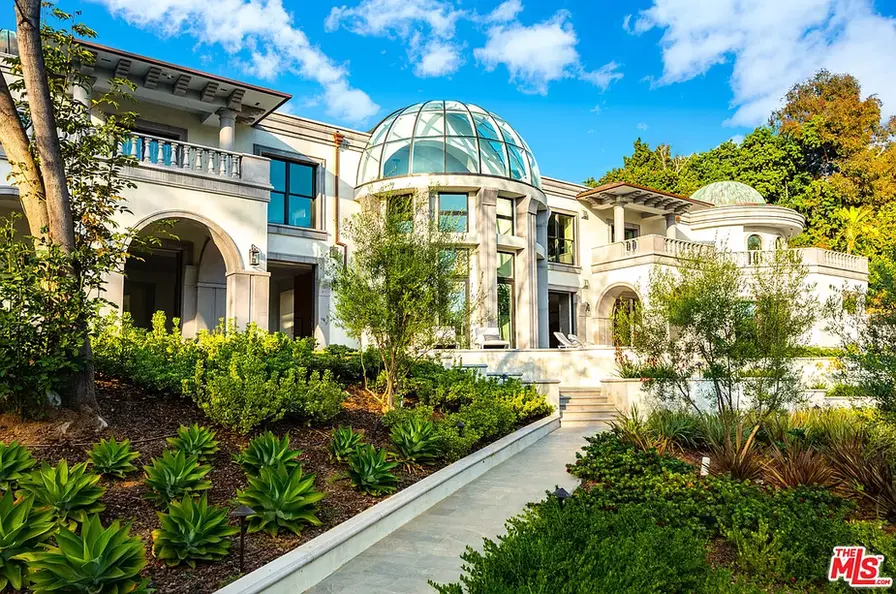 Curb Appeal, Luxury Construction, Construction , Spacious Luxury Grand Driveway Entrance, Elegant