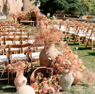 boda con elementos naturales, flores, madera