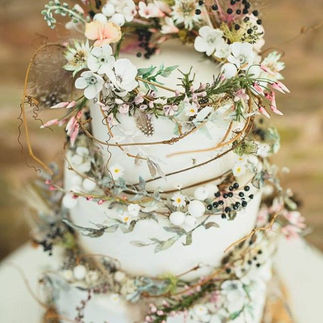 tarta para una boda boho-chic, decorada con flores