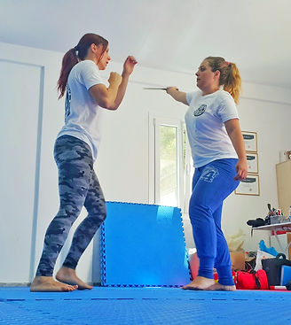KRAV MAGA PAROS WOMEN SELF DEFENSE MENTALITY GET READY ΣΧΟΛΗ ΑΥΤΟΑΜΥΝΑΣ