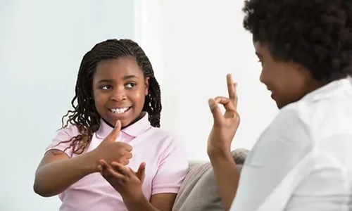 the benefits of learning sign language children