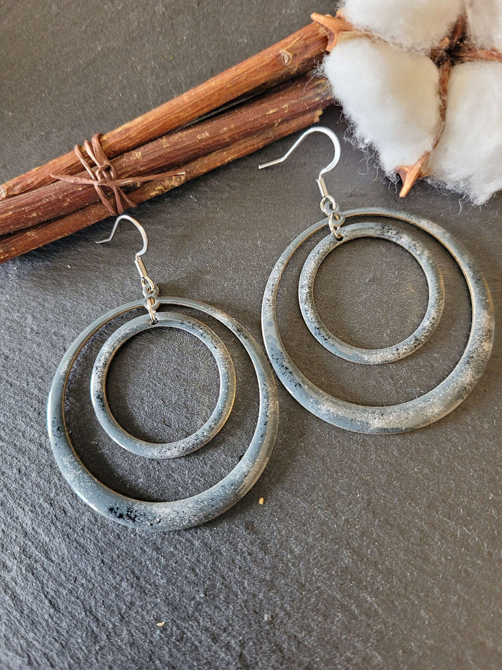 Miniature : Boucles d'oreilles ' Sangha gris' 