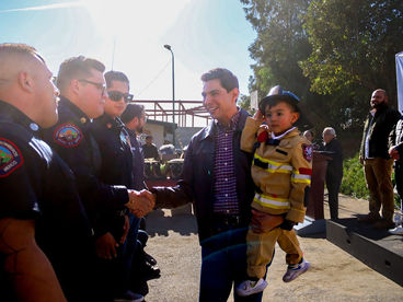 ENTREGA HISTÓRICA DEL ALCALDE ROMÁN COTA A BOMBEROS DE TECATE
