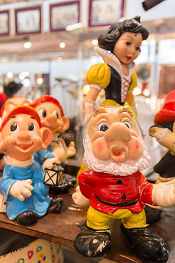 snow-white-seven-dwarfs-gnome-doc-dopey-