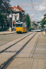 Oldtimer Triebwagen 40 fährt auf Bahnhofstraße Richtung Nordhäuser Bahnhof