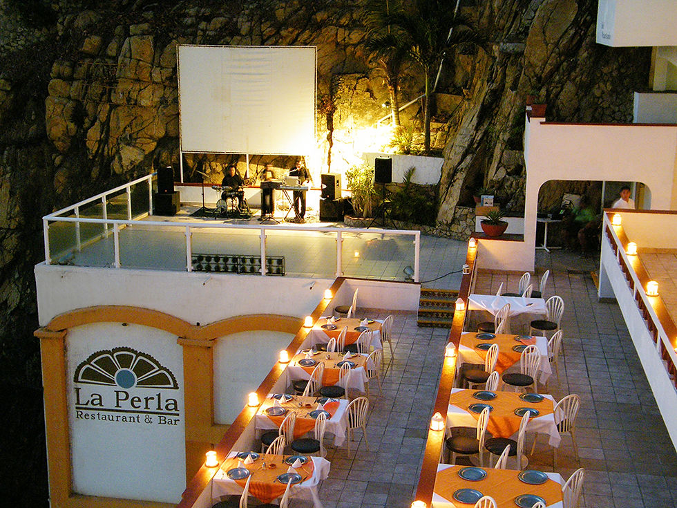 Thumbnail: La Quebrada Cliff Divers Show and Dinner