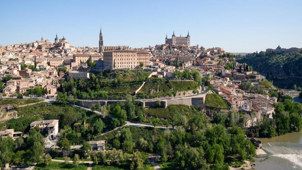 Explore Toledo Old Town and Winery Visit - Full-Day Tour