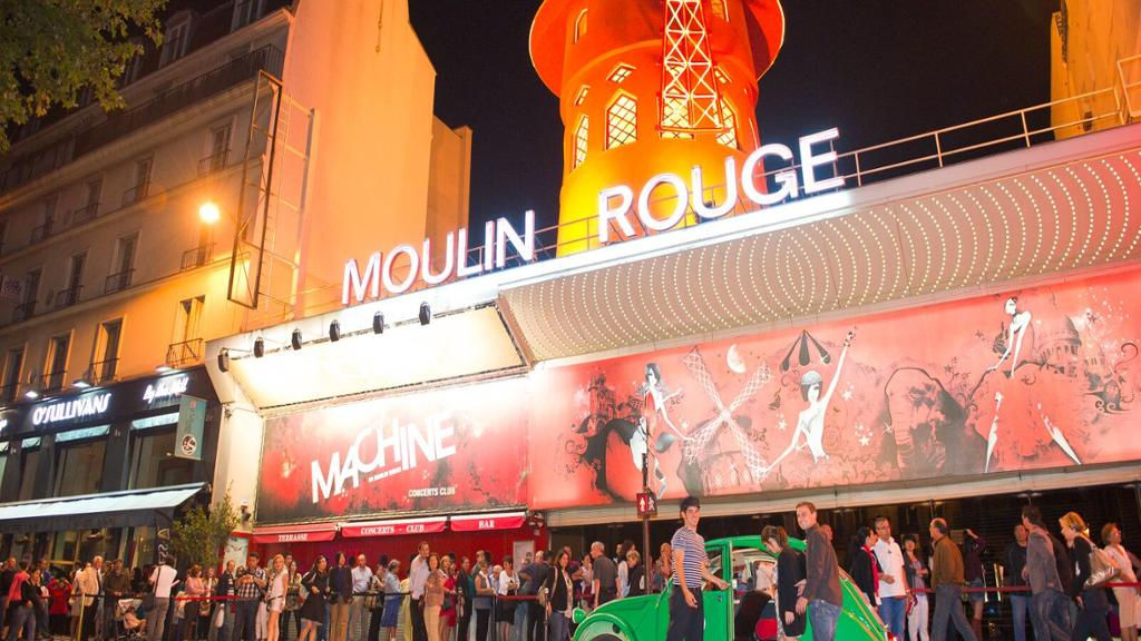 Paris by 2CV: 3 hours Highlights Private Tour in Vintage Car