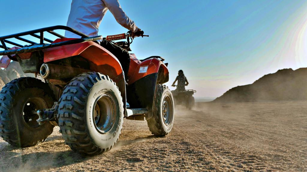 Desert safari on a quad bike and 4x4 jeep with dinner in Hurghada