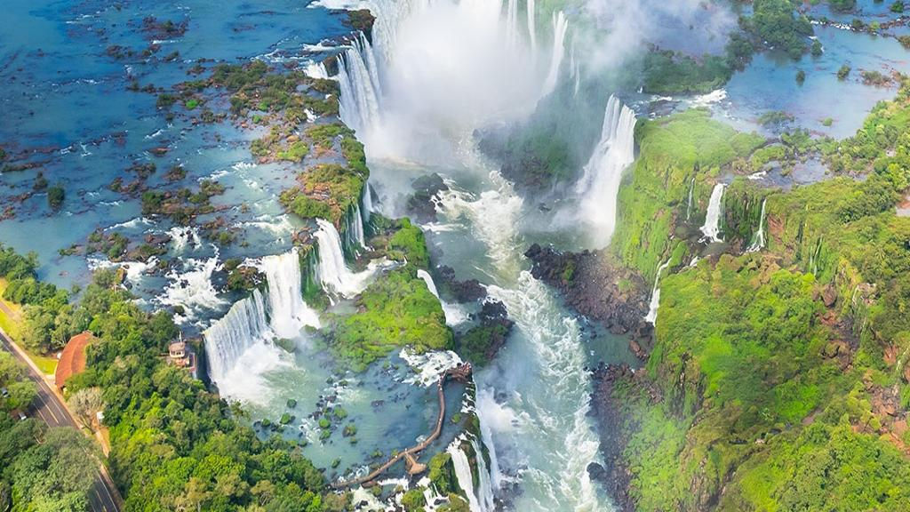 1 Day in Foz: Brazilian Side Water Falls, Macuco Safari and Lunch in Porto Canoa