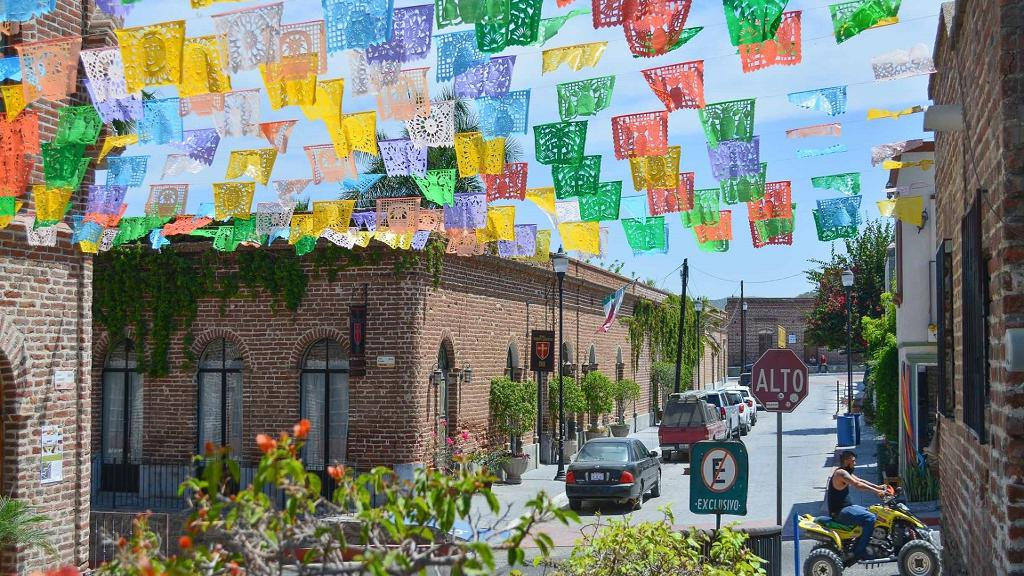 Discover Todos Santos in Los Cabos - Private Guided Jeep Tour