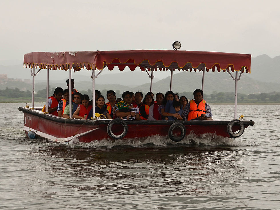 Thumbnail: Boat Ride on Lake Pichola - Private Tour