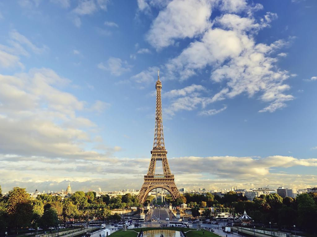 Skip the Line Eiffel Tower Visit, Interactive City Tour and Seine River Cruise