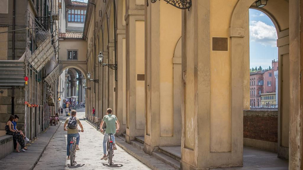 Explore Florence by Bike and Gelato Tasting with Tuscan Lunch Option