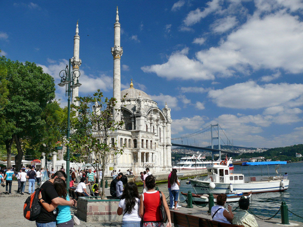 Spice Bazaar, Bosphorus cruise, Turkish lunch, Dolmabahce Palace and Asian Side 