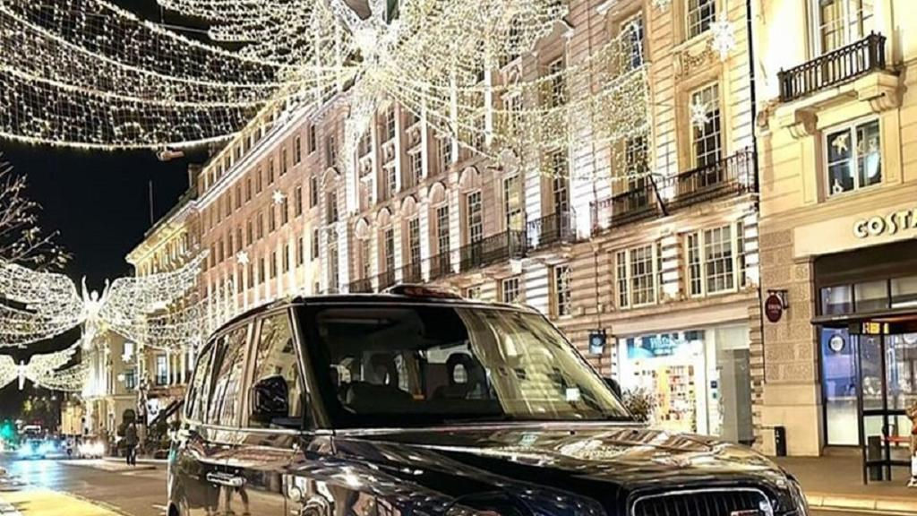 Private Tour: Christmas Lights Taxi Tour