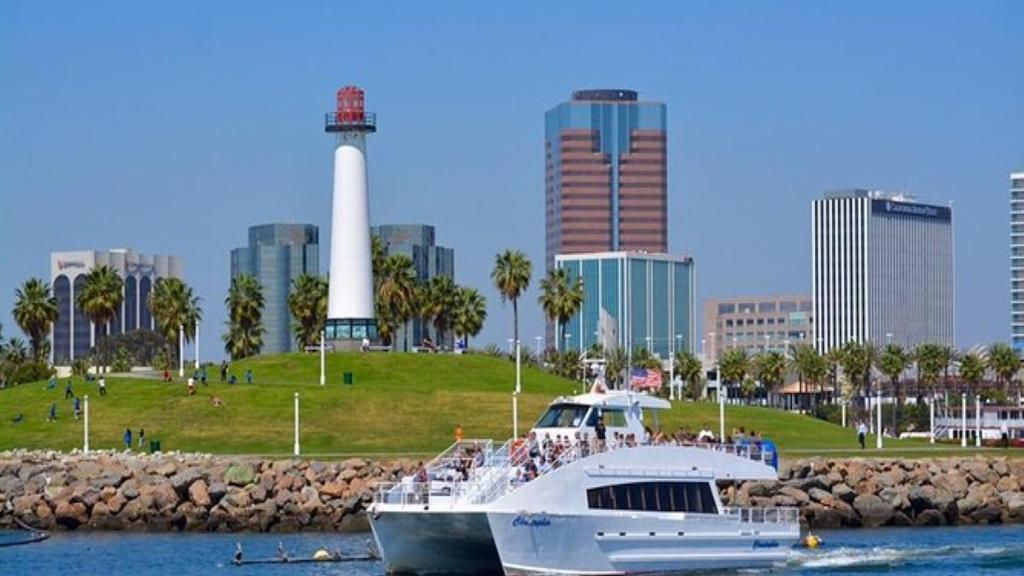 Harbor Highlights: 45-Minute Narrated Cruise from Long Beach