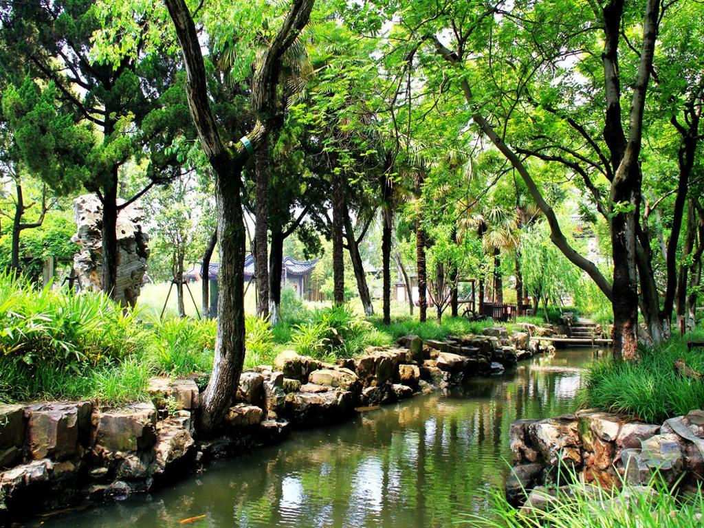 Discover the famous water town of Zhujiajiao - Half-Day Tour