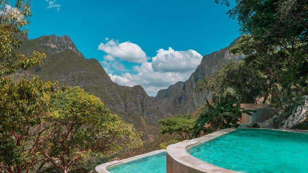 Tolantongo Caves Tour