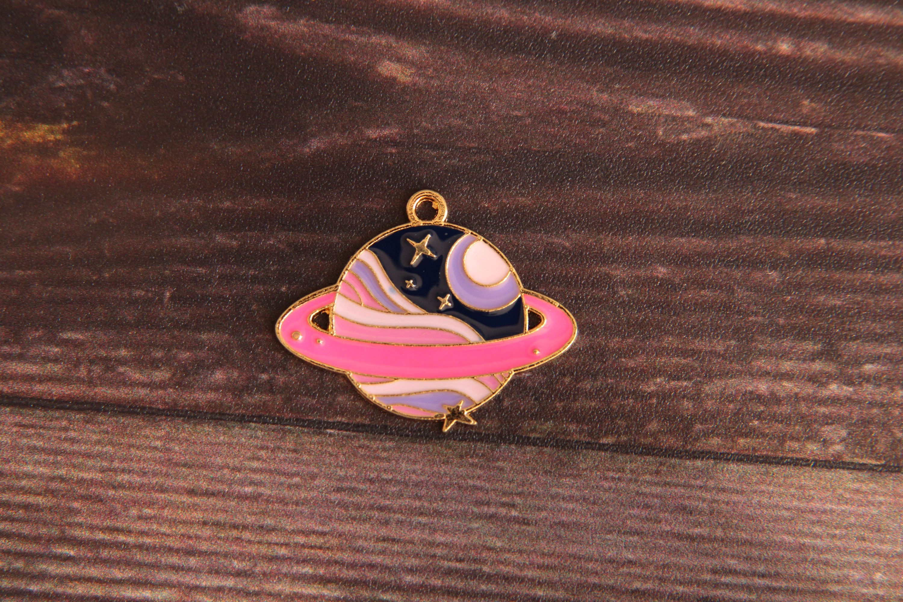 Figurita metálica Saturno