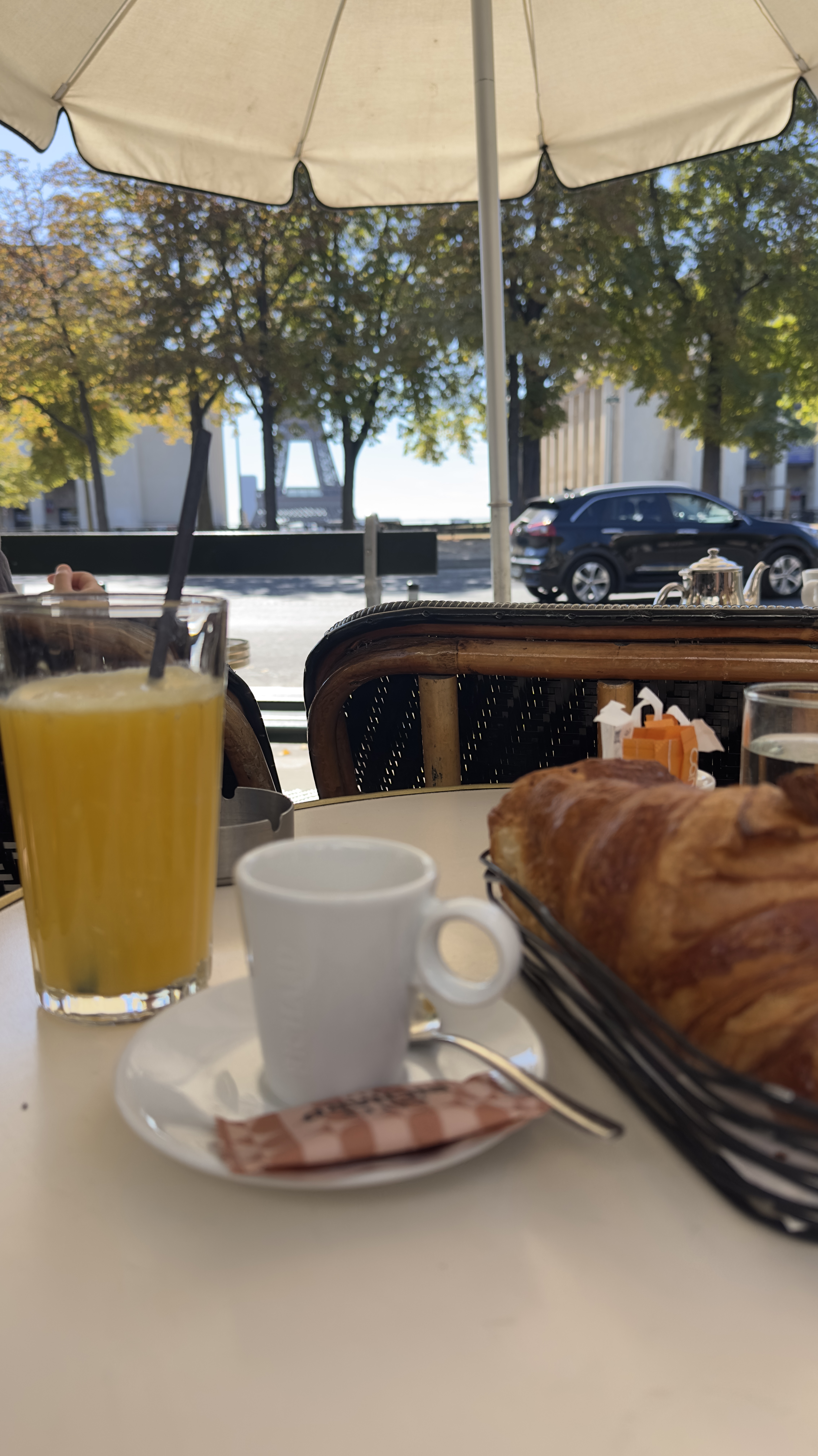 Café Trocadero – Petit déjeuner face à la Tour Eiffel ☕🥐