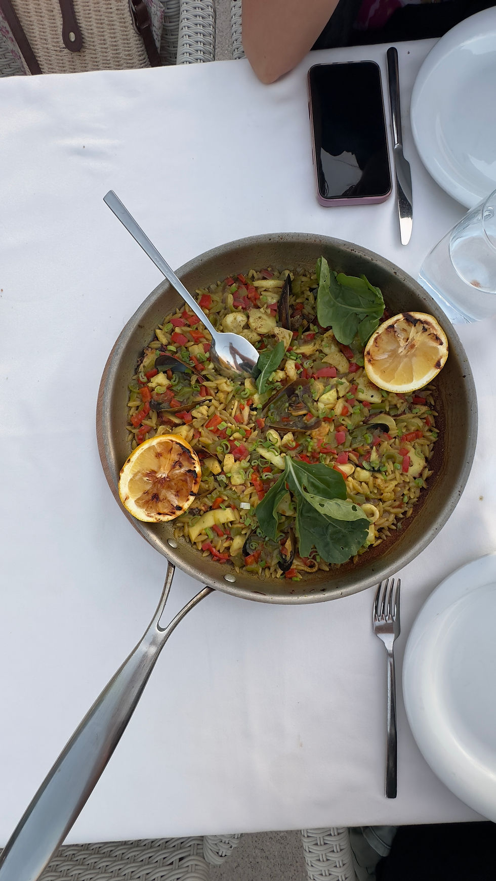 Fahrinin Yeri – Fruits de mer et paella turque sur la marina