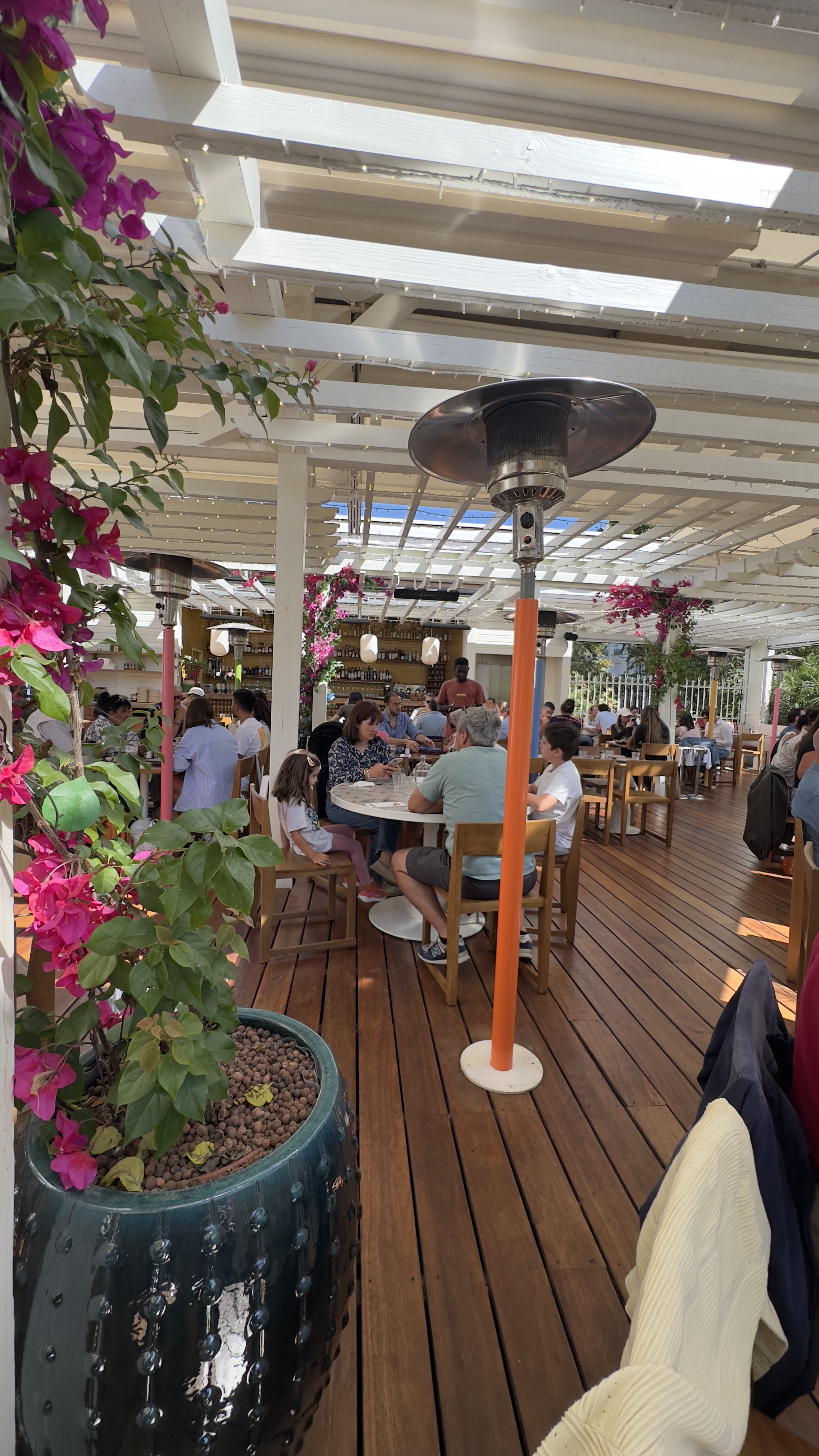 Auteuil Brasserie – L’esprit méditerranéen sur les toits de Paris 🌿🍴