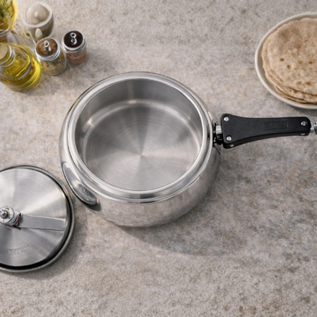 Inner view of Handura steel pressure cooker for even heat distribution