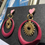Miniature : Boucles laiton et sequin émaillé 
