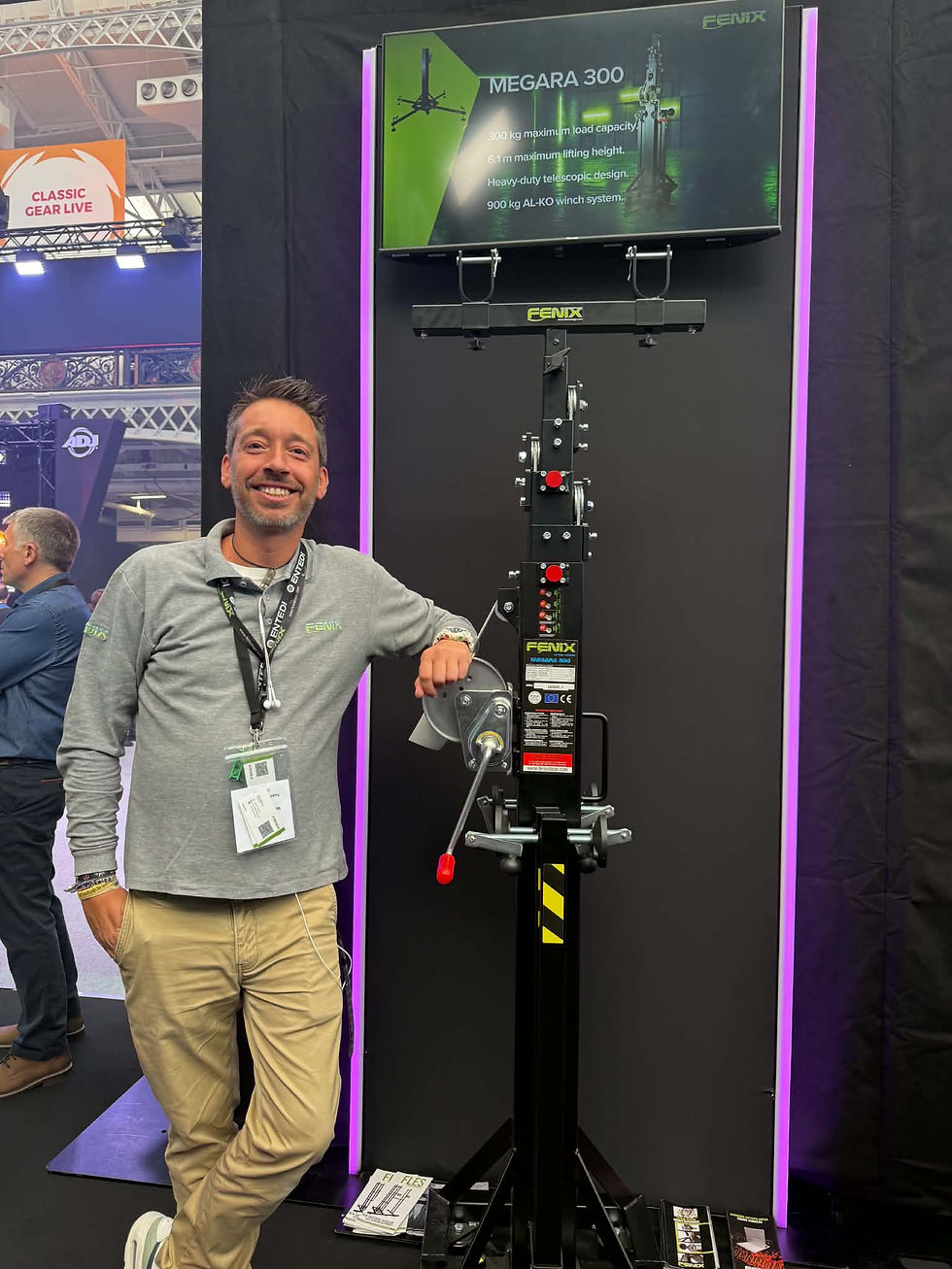 Alex from Fenix with the Megara 300 lifting tower