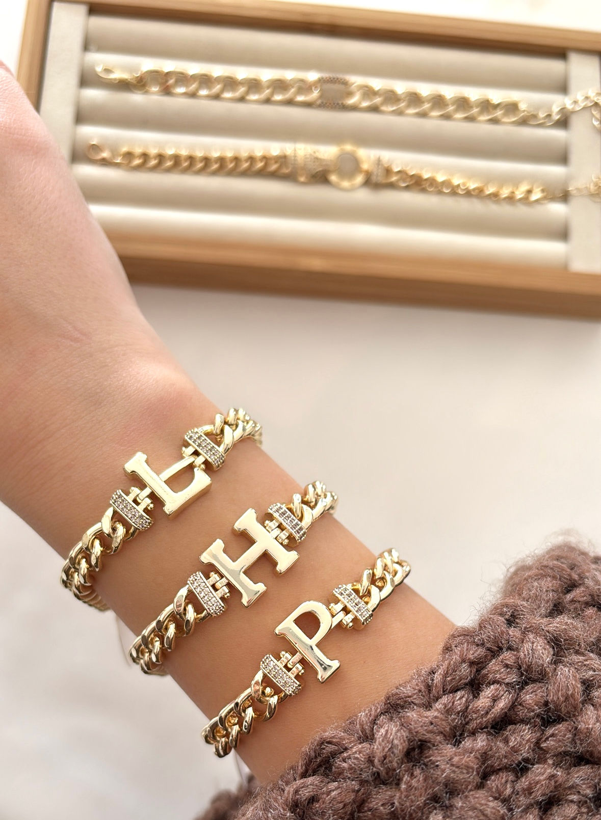 Vip Zirkon Taşlı P Figürlü Bileklik