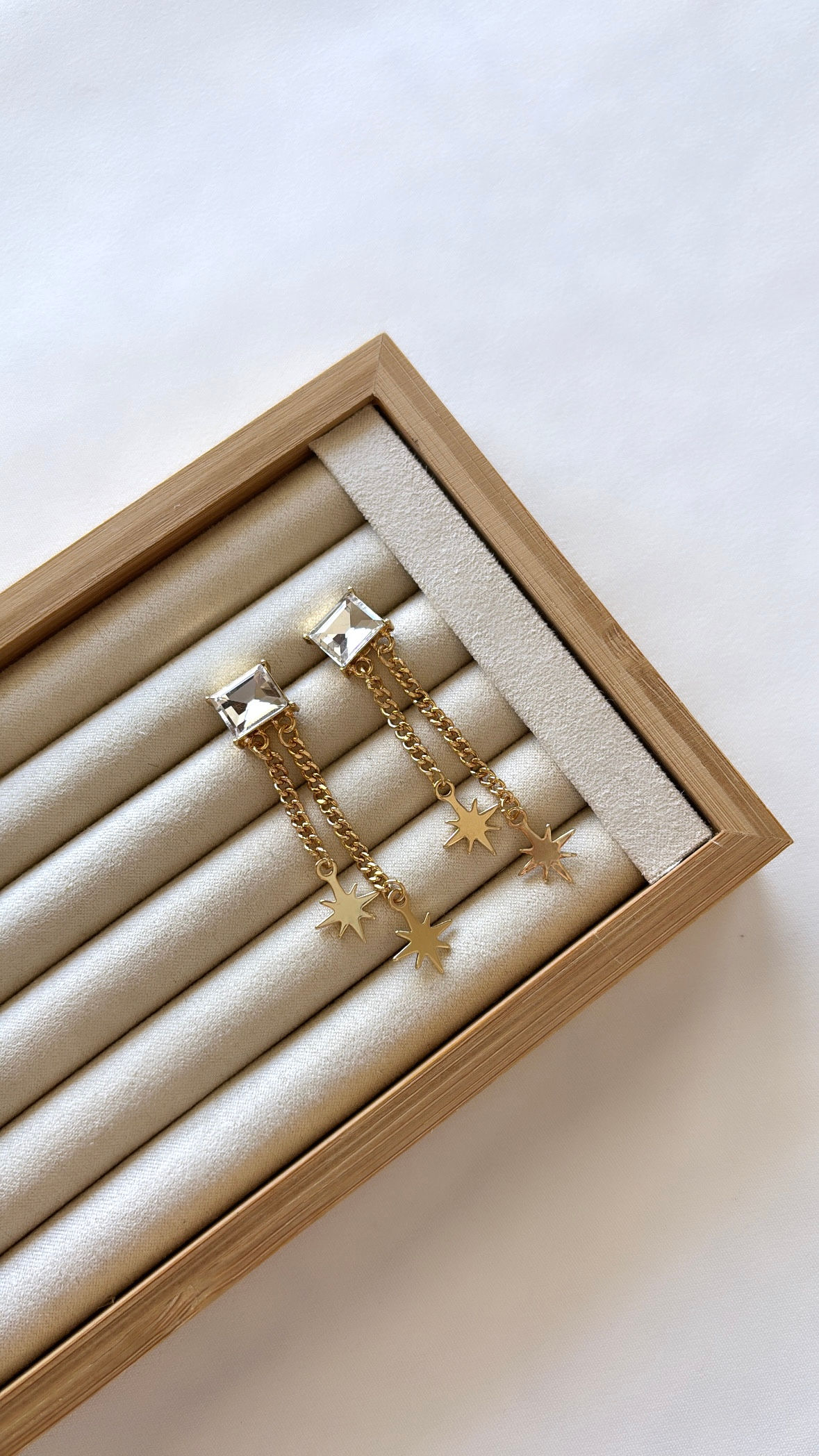 Vip Sallantılı Yıldız Figürlü Küpe 